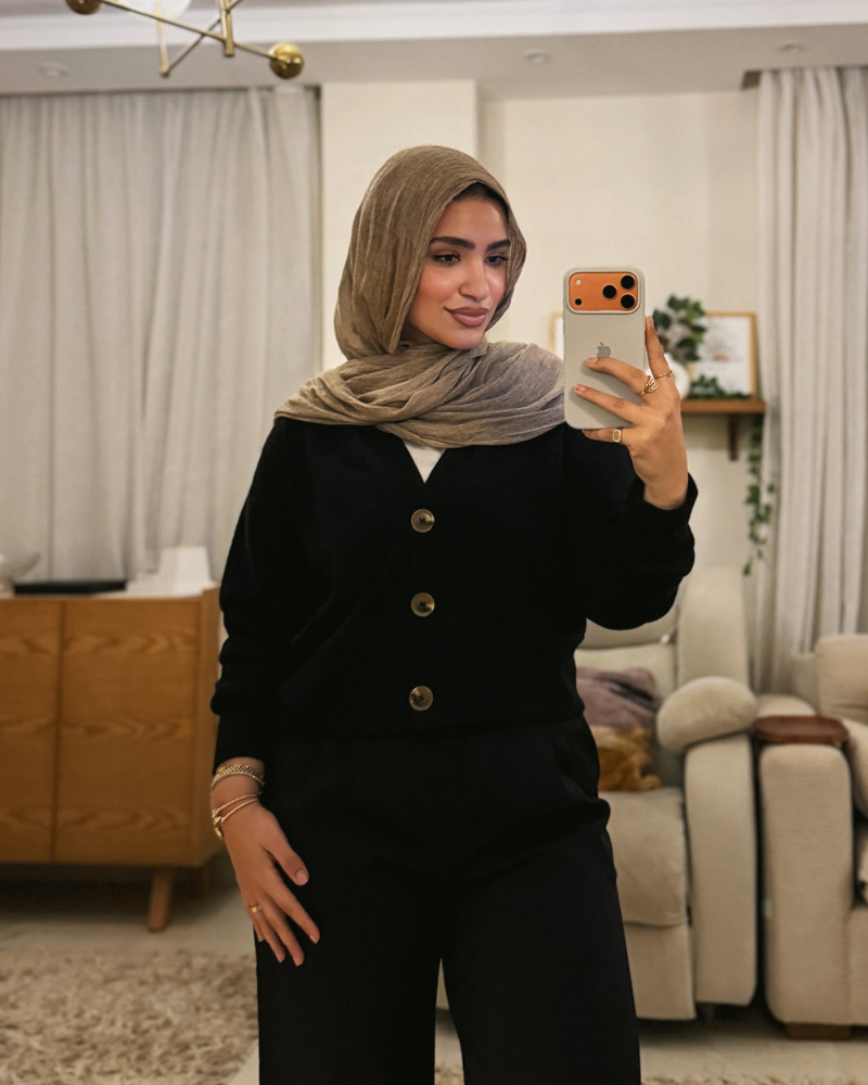 سويتر قصير بأزرار اسود