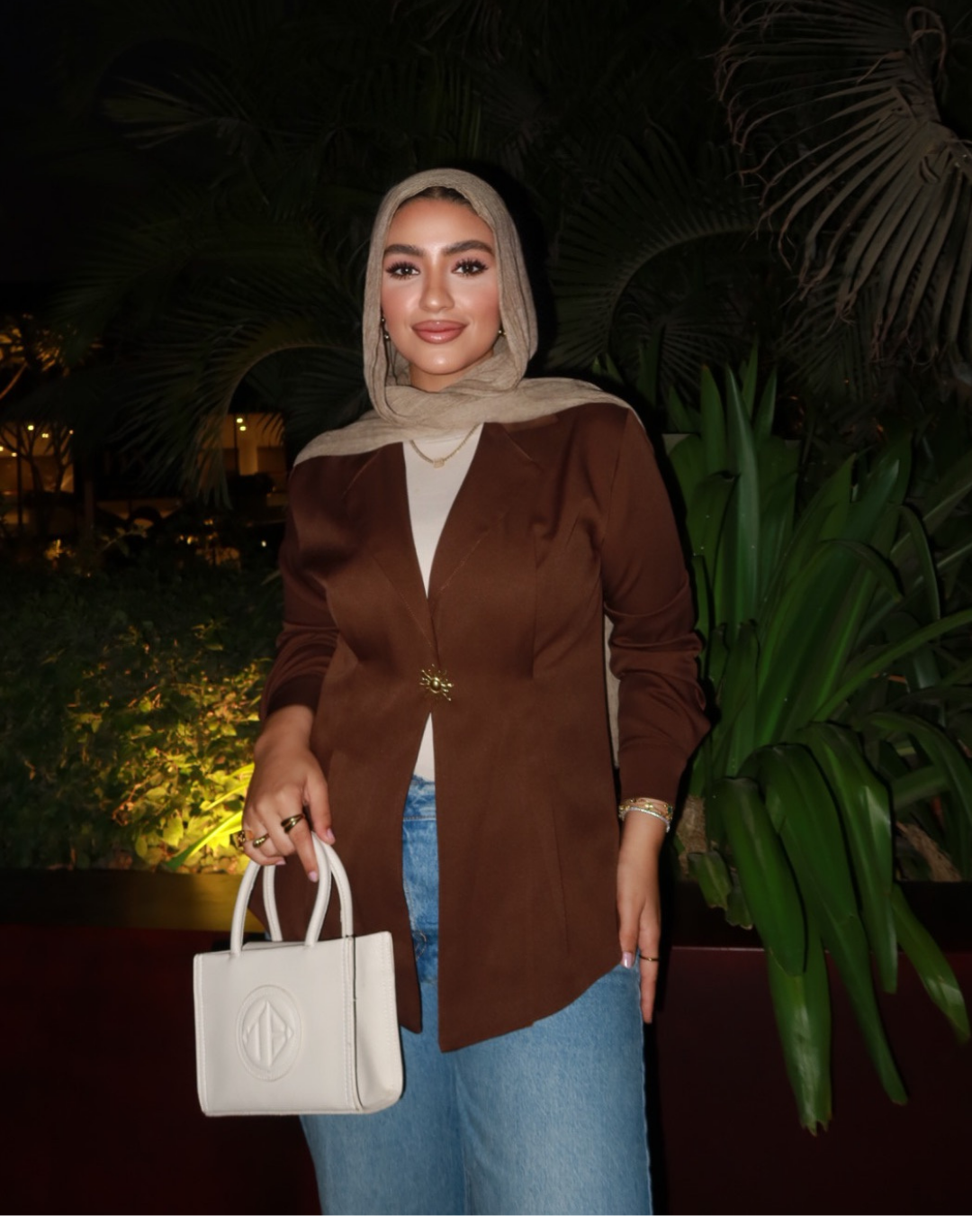 بليزر كاجوال بني مع بروش