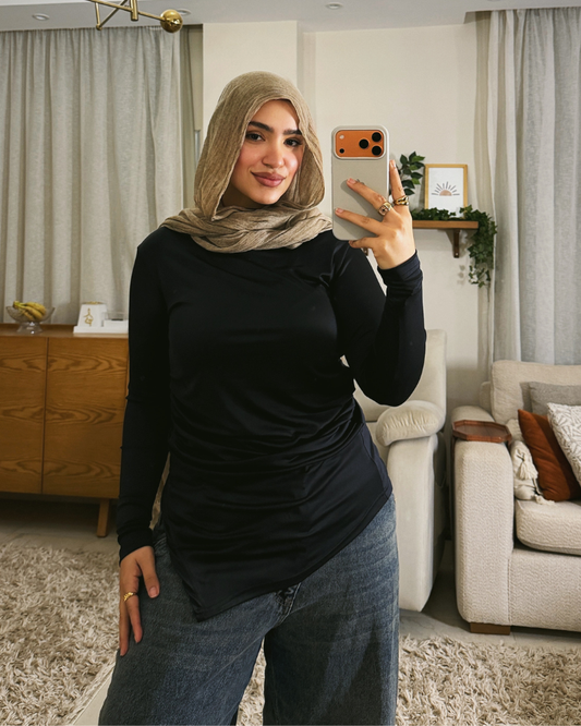 توب بأكمام طويلة وكسرات اسود