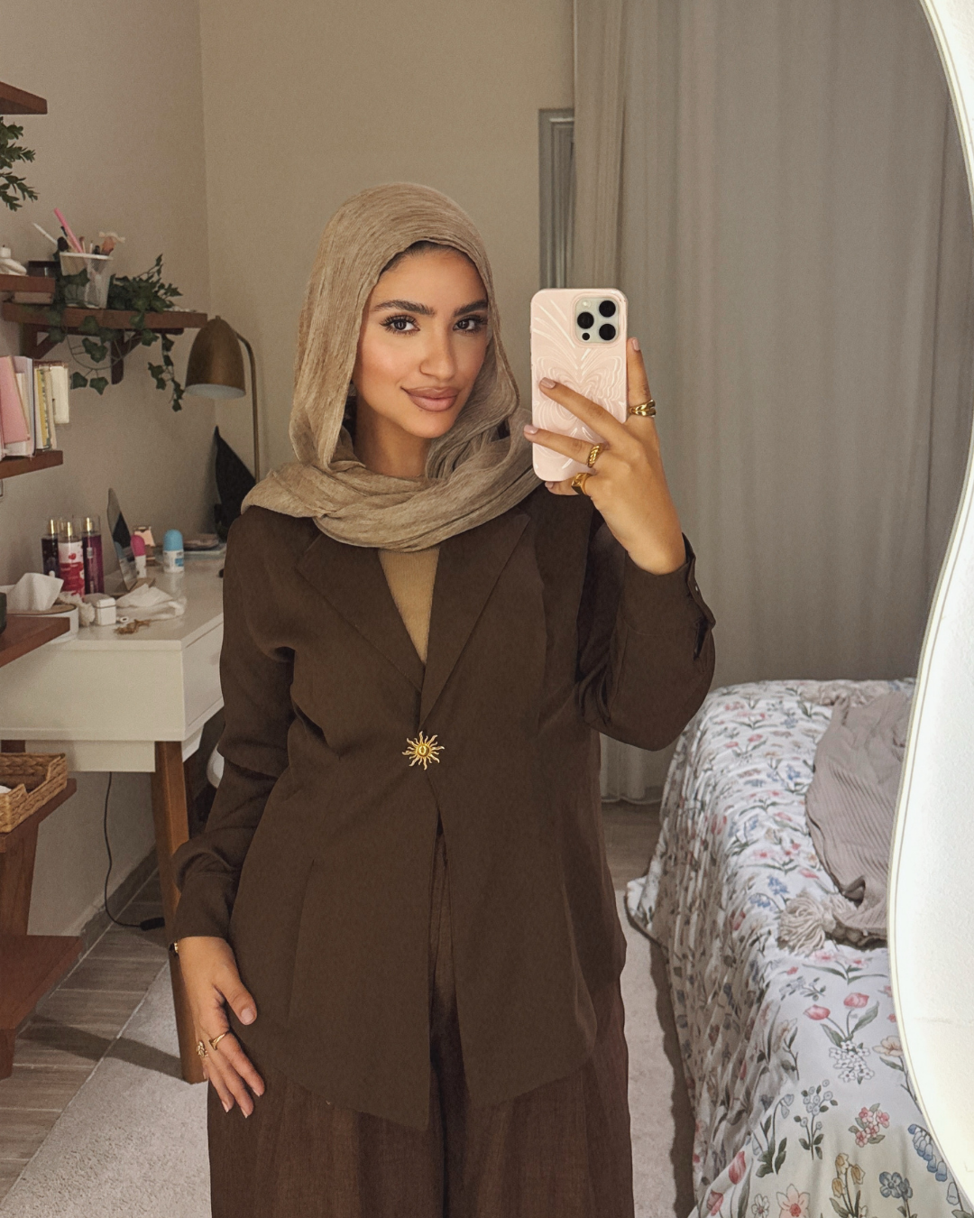 بليزر كاجوال بني مع بروش