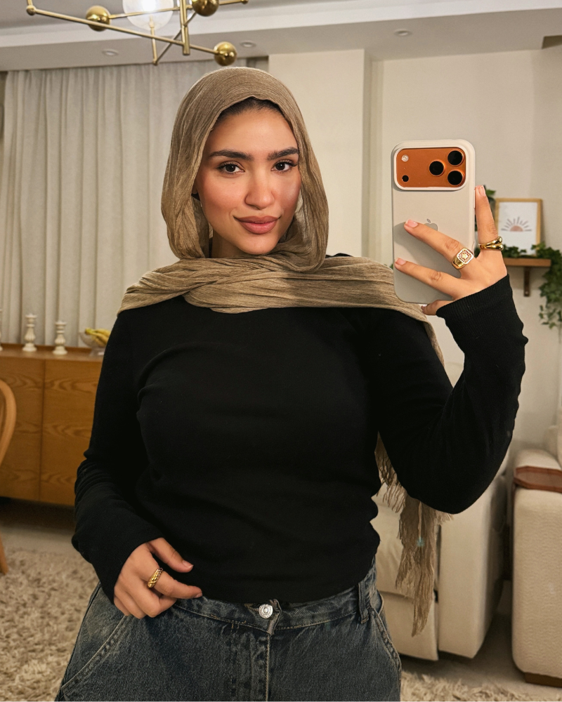 توب مضلع بأكمام طويلة اسود