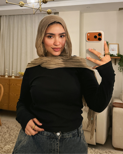 توب مضلع بأكمام طويلة اسود