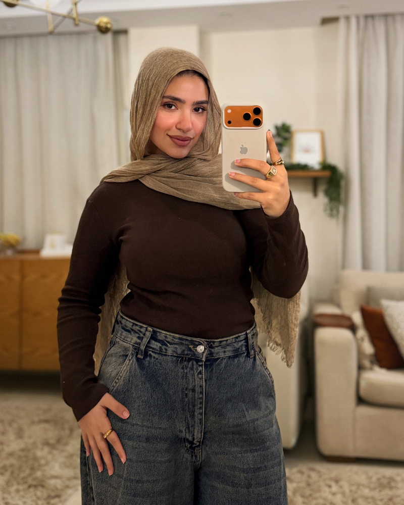 توب مضلع بأكمام طويلة بني