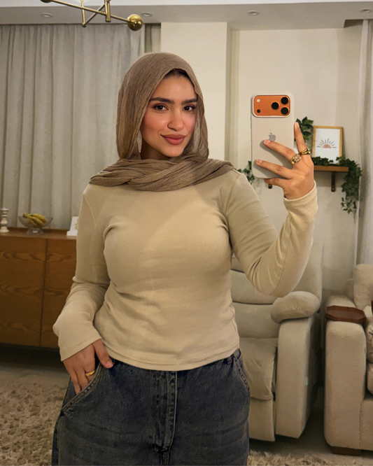 توب مضلع بأكمام طويلة بيج