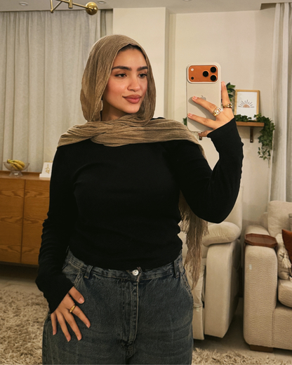 توب مضلع بأكمام طويلة اسود