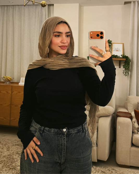 توب مضلع بأكمام طويلة اسود