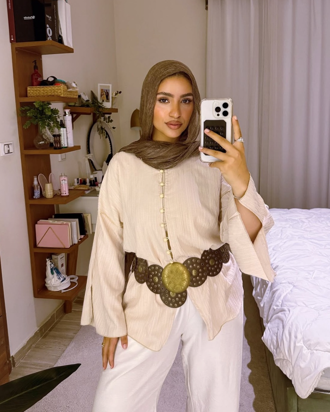 بلوزة كرينكل بأزرار بيج