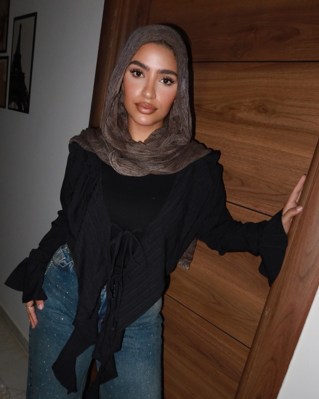 بلوزة بربطة أمامية أسود