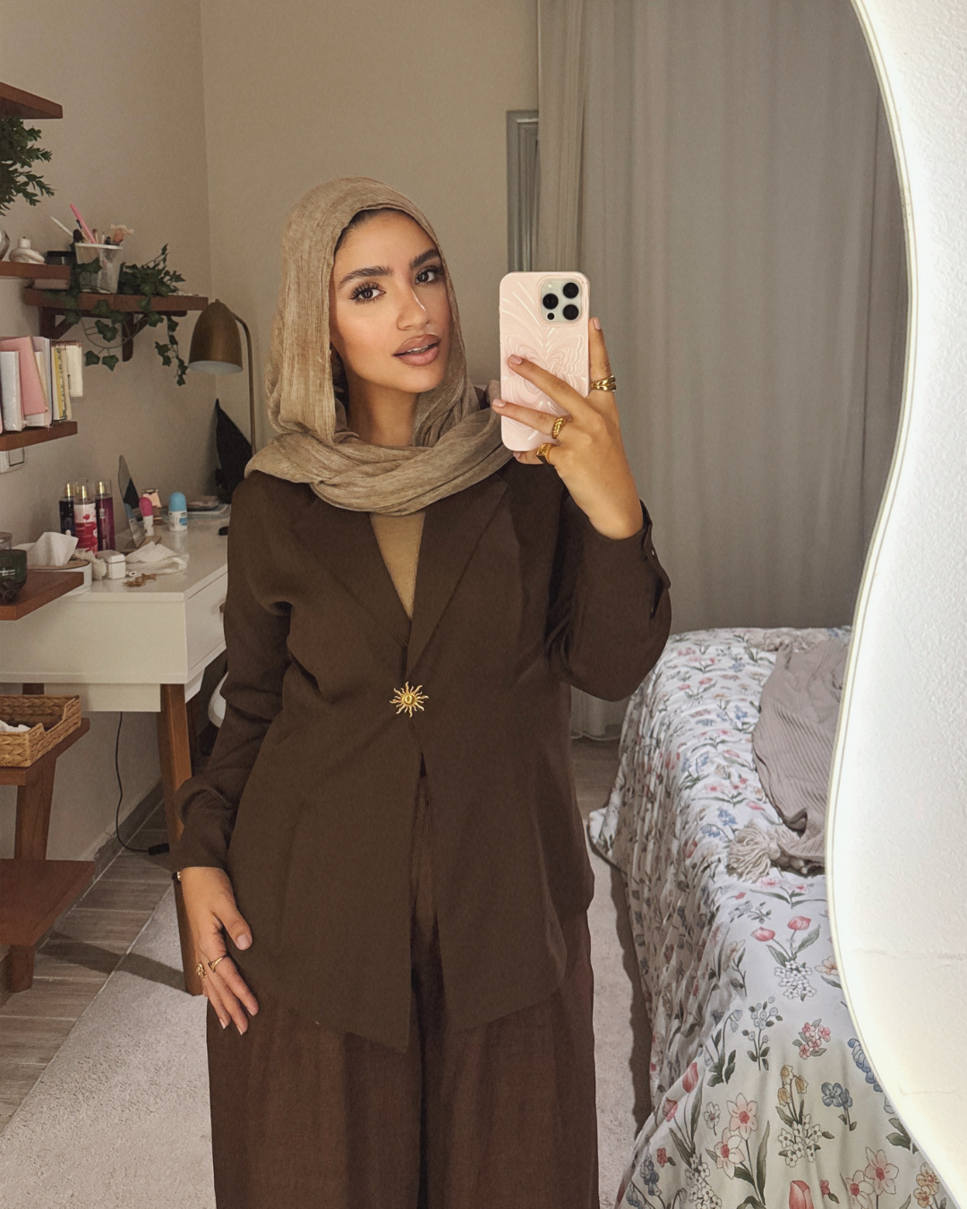 بليزر كاجوال بني مع بروش