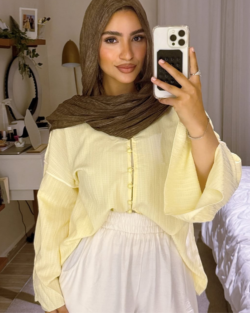 بلوزة كرينكل بأزرار أصفر